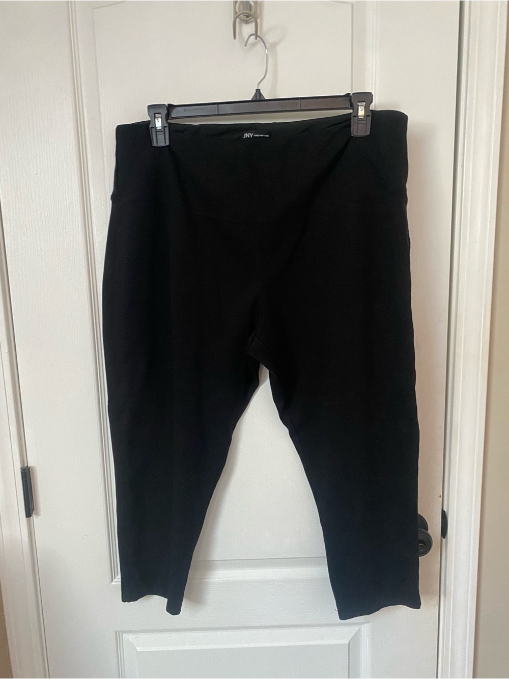 Jones New York Black Capri Leggings